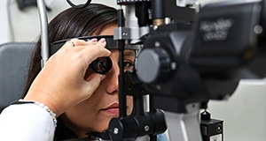 procedimento de exame oftalmologico